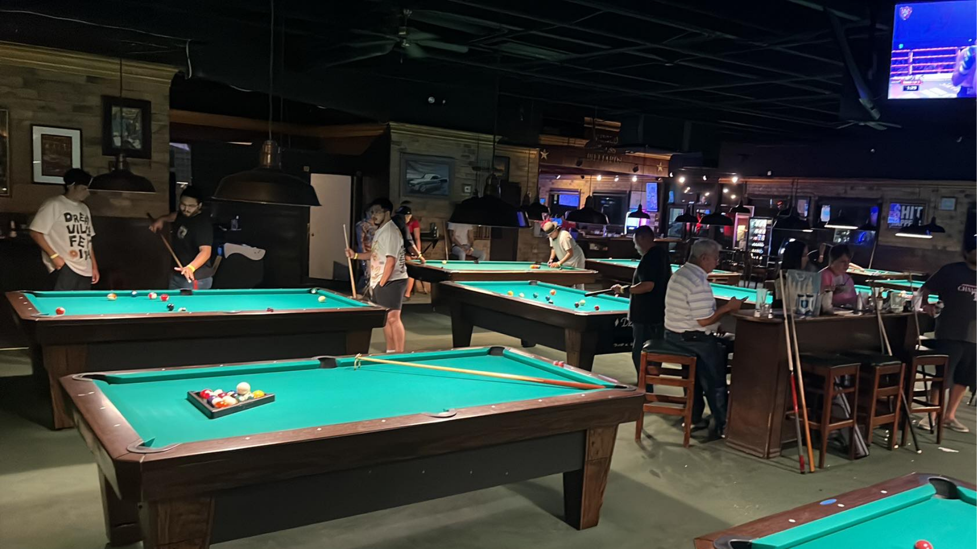 Fast Eddie's Billiards - Culebra pool room